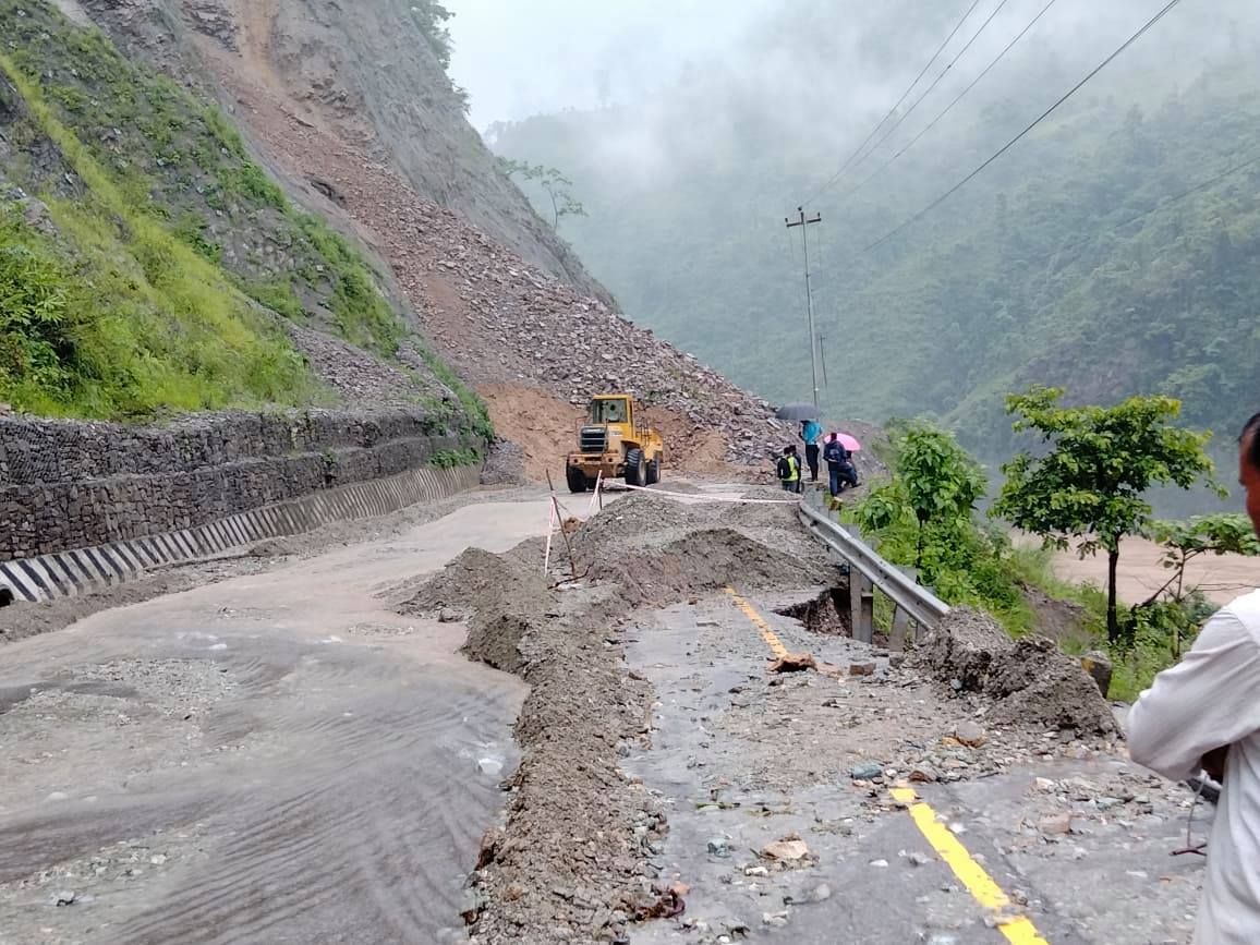 १५ घण्टापछि मुग्लिन–नारायणगढ सडक सञ्चालनमा