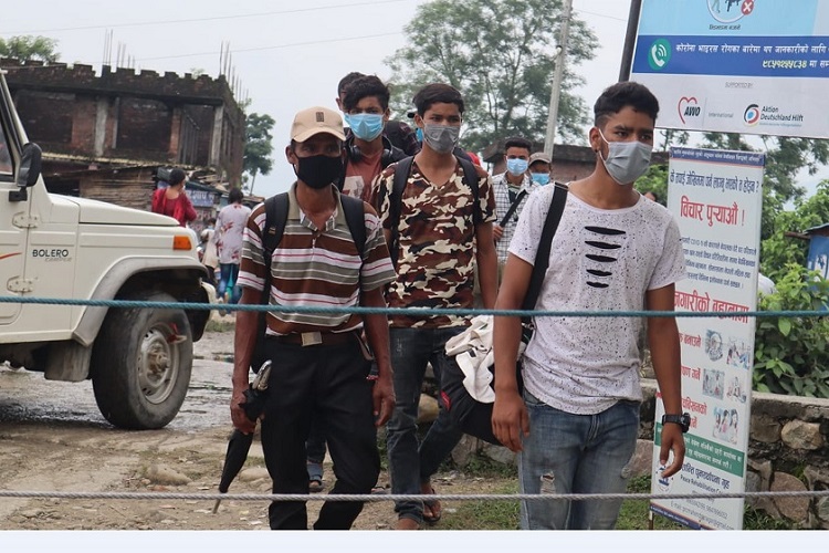 दसैँमा पनि भारत जानेको लर्को