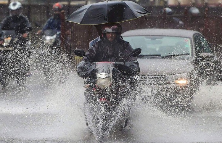 मौसममा फेरि बदली र वर्षा