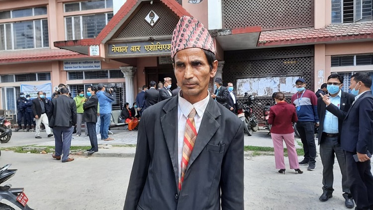 प्रधानन्यायाधीश विवाद : बार एशोसिएसन परिसरभित्रै वकिलहरूबीच कुटाकुट