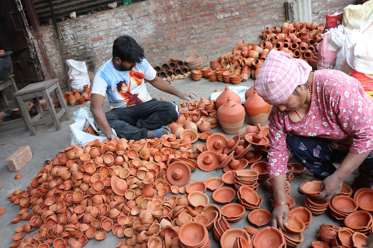 माग बढेपछि प्रजापति समुदायलाई पाला बनाउन भ्याइनभ्याई