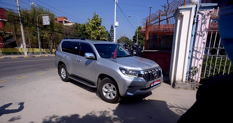 कानुन व्यवसायीहरुको अवरोधबीच प्रधानन्यायाधीश सर्वोच्च प्रवेश