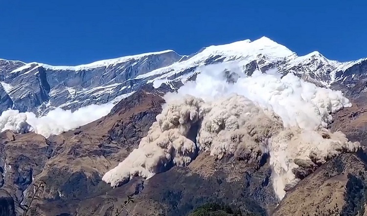 मुस्ताङको थासाङमा ठुलो हिमपहिरो, भागाभाग हुँदा ७ जना घाइते