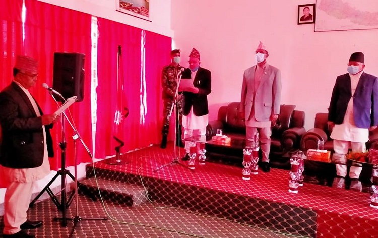 कर्णालीका नवनियक्त मुख्यन्यायाधिवक्ता श्रेष्ठद्वारा शपथ