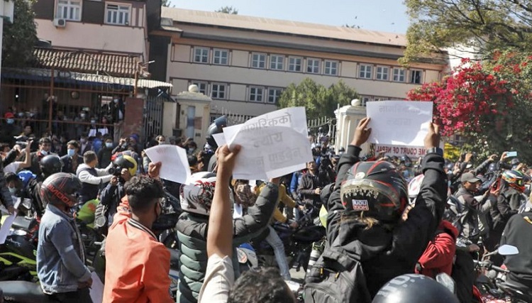 सर्वोच्च बाहिर प्रधानन्यायाधीश राणाको समर्थनमा आज पनि प्रदर्शन