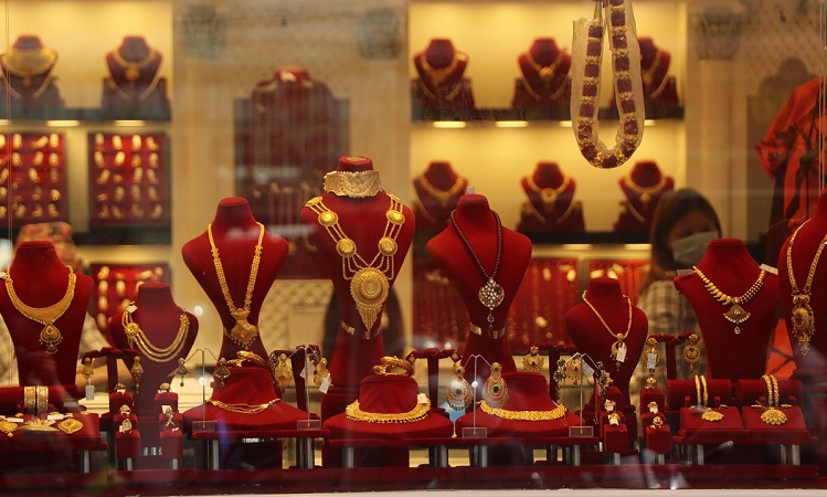 प्रतितोला रु ५०० ले घट्यो सुनको मूल्य, कतिमा हुँदैछ कारोबार ?