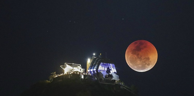 आज ५ सय ८० वर्ष यताकै सबैभन्दा लामो चन्द्रग्रहण लाग्दै, कतिबेर रहन्छ ?