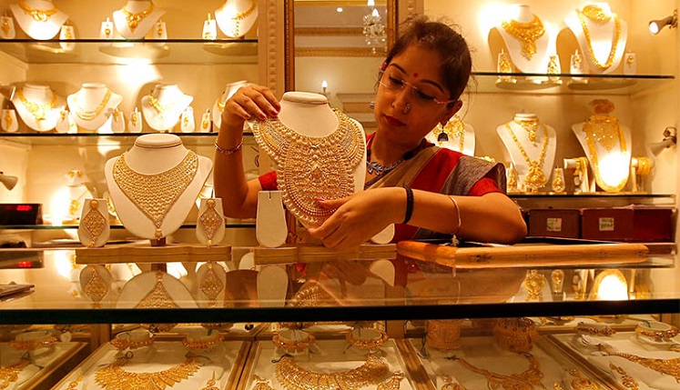 घट्यो सुनको मूल्य, कतिमा हुँदैछ कारोबार ?