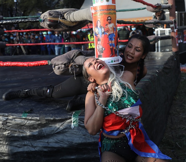 अस्मिता जुरेलीले हराइन् अमेरिकी रेस्लरलाई (फोटो फिचर)