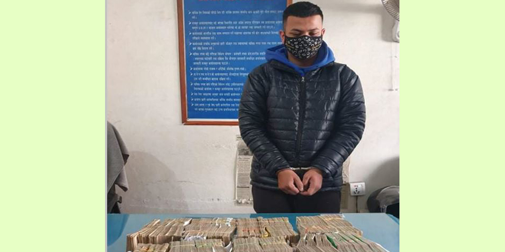 स्रोत नखुलेको ६९ लाख रकमसहित एकजना पक्राउ