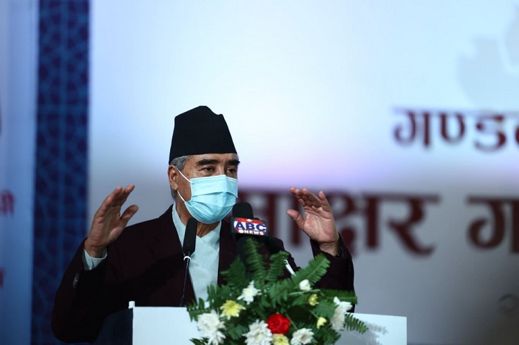 सभापति देउवाले महाधिवेशन तयारी समितिका संयोजकसँग छलफल गर्दै