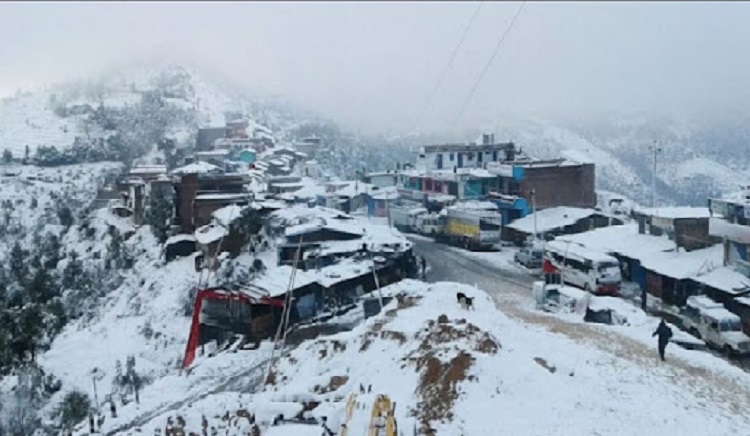 अत्यधिक चिसोले घरभित्रै नाकाबन्दीः जनजीवन अस्तव्यस्त