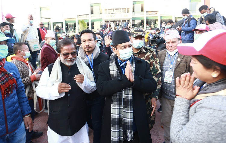 खाँण, कार्की र लेखकद्वारा केन्द्रीय सदस्यमा उम्मेदवारी दर्ता