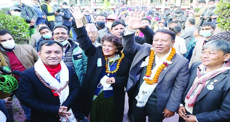 कांग्रेस १४ औँ महाधिवेशन :  मत माग्न व्यस्त नेता तथा कार्यकर्ता