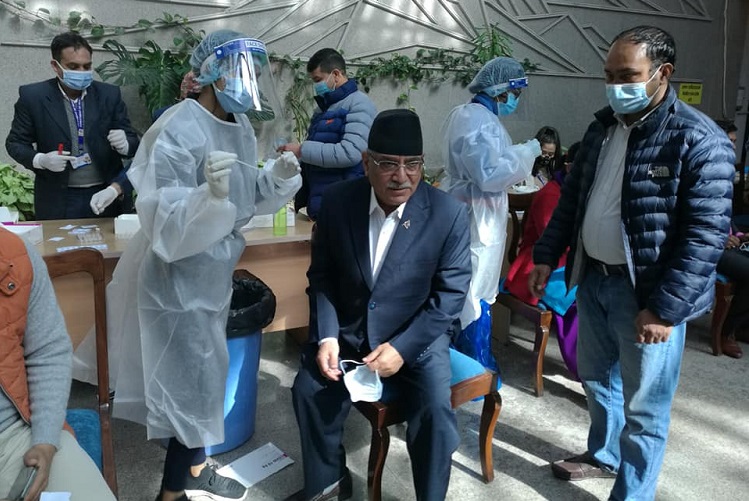 संघीय संसद् भोलिदेखि : सांसदको कोरोना परीक्षण गरिदै