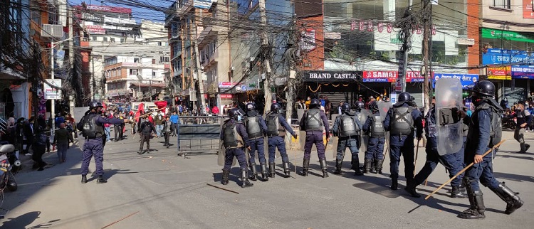 एमसीसी खारेजीको माग गर्दै संसद भवन नजिक प्रदर्शन, प्रहरीद्वारा बल प्रयोग