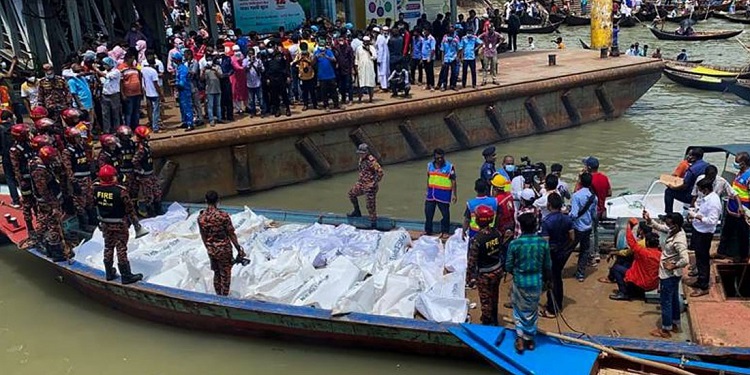 डुङ्गामा आगलागी हुँदा कम्तिमा २७ जनाको मृत्यु, १०० जना घाइते