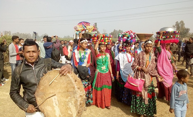 थारू बस्तीमा माघीको रौनक (फोटोफिचर)