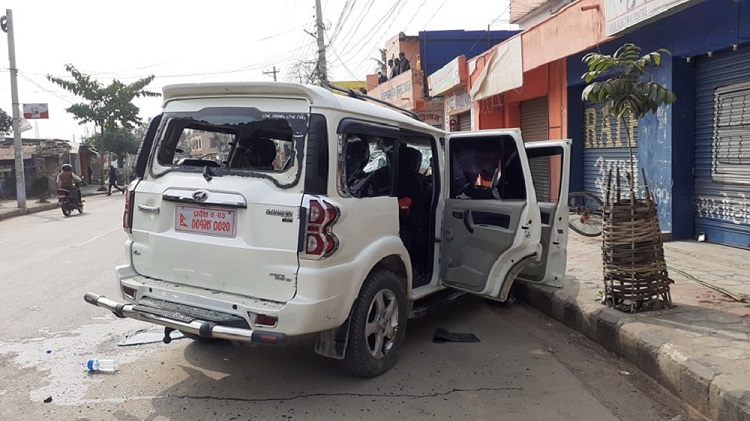 सिके राउतका कार्यकर्ताद्वारा मेयरको गाडी तोडफोड