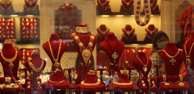 घट्यो सुनको मूल्य, कतिमा हुँदैछ कारोबार ?