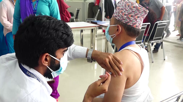 नेपालमा खोप अभियानको एक वर्ष  तीन करोड डोज लगाइयो, २४ लाख खोप हरायो