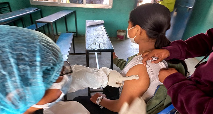 विद्यार्थीलाई विद्यालयमै खोप, २० माघसम्म खोप लगाइसक्ने