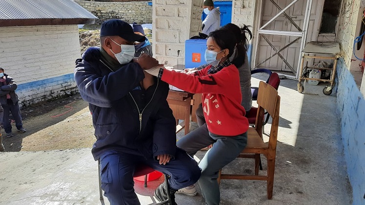 हिमपातमै बुस्टर खोप