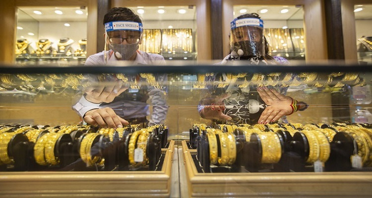 सुनको मूल्य घट्यो, कतिमा हुँदैछ कारोबार ?