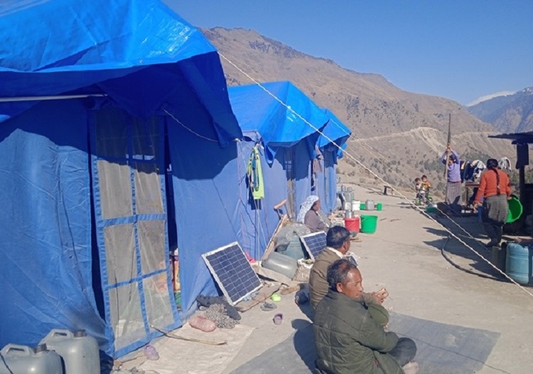 मुगुका अग्नि पीडितको ल्होसार त्रिपालमै