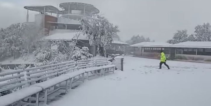 चन्द्रागिरीमा हिँउ (फोटोफिचर)