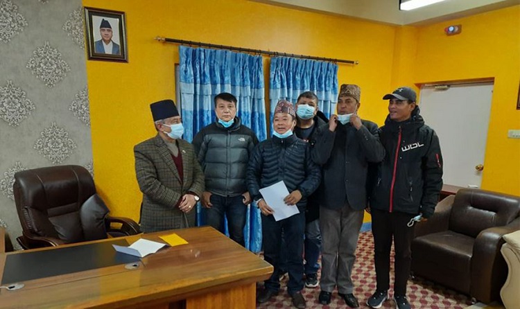 कोभिडले चलचित्र क्षेत्रलाई पारेको असरबारे सञ्चारमन्त्री कार्कीलाई निर्माता संघको ज्ञापनपत्र