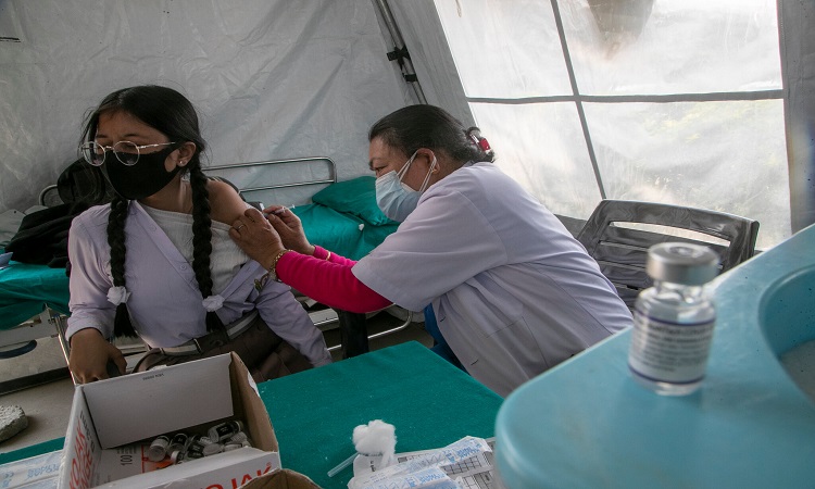 काठमाडौं महानगरका विद्यार्थीलाई आजदेखि फाइजरकाे दोस्रो डाेज