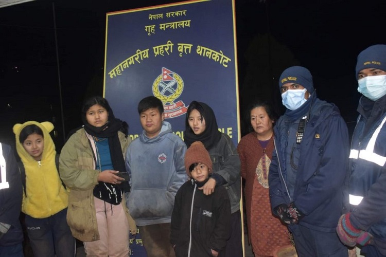 चन्द्रागिरिमा हिउँ खेल्न जाँदा हराएका ५ जनाको सकुशल उद्धार