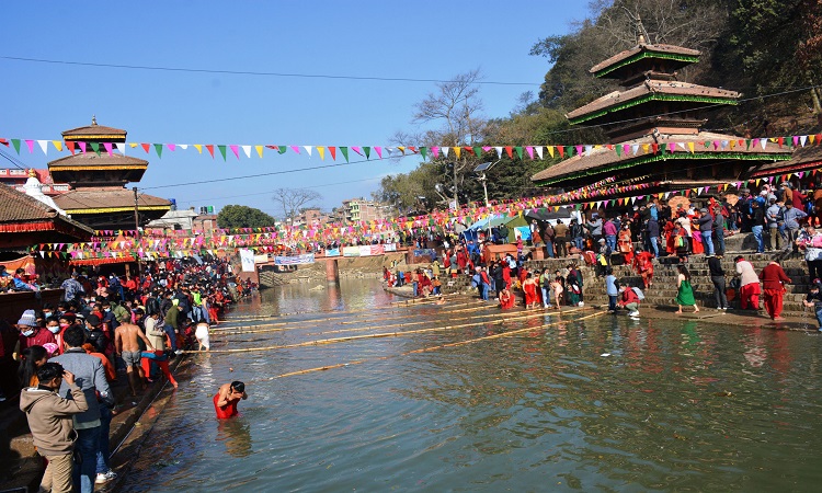 पनौतीको मकर मेलामा दर्शनार्थीको संख्यामा वृद्धि, आवागमनमा समस्या