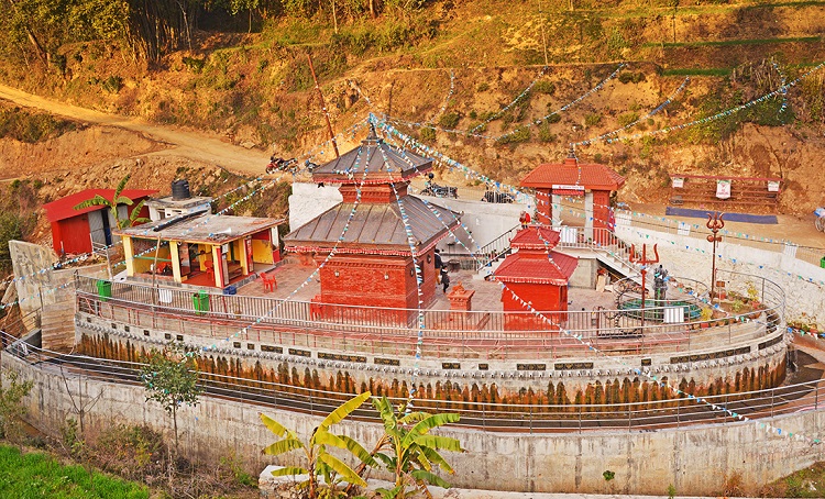 ललितपुरकाे ढुंगेसाँघुको नवनिर्मित मुक्तिनाथ धाममा दर्शनार्थीको घुइँचाे