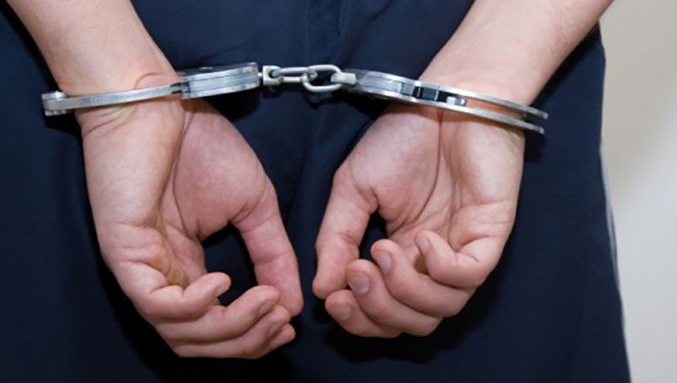 सुन जस्तो देखिने अर्धठोस पदार्थसहित चिनियाँ नागरिक पक्राउ