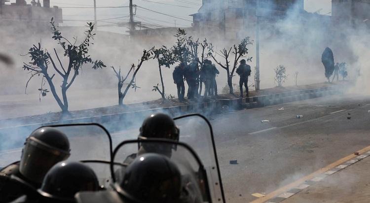 एमसीसीबिरुद्धको प्रदर्शनमा अश्रुग्यासको सेल लागेर एक प्रदर्शनकारी गम्भीर घाइते