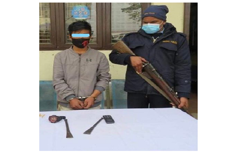 एनआईसी बैंकको एटिएम फुटाउँदै गरेको अवस्थामा एक व्यक्ति पक्राउ