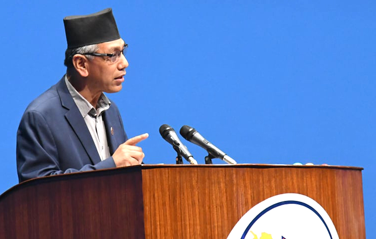 प्रधानमन्त्रीलाई प्रेम सुवालको प्रश्न- सित्तैमा पाइयो भन्दै विष खान सकिन्छ ?