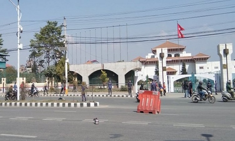 संसद भवन अगाडि भेटिएको शंकास्पद वस्तु कागज र इँँटा