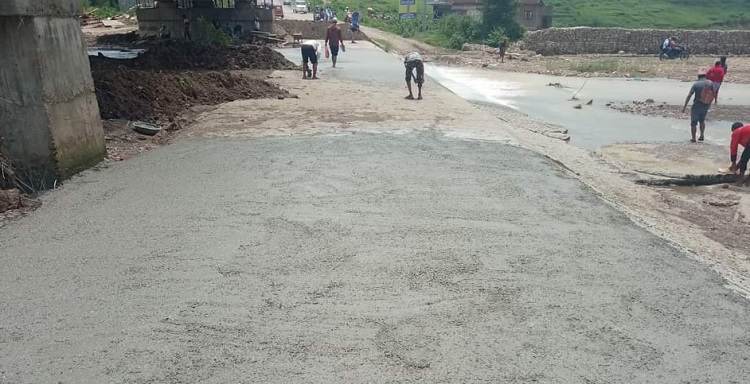 करापुटार डढुवा सडकखण्ड ढलान हुँदै