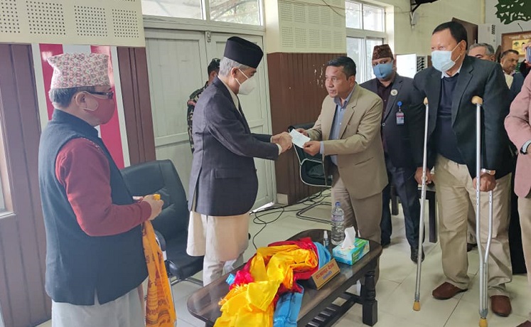 एमालेबाट निर्वाचित बलेफी गाउँपालिका अध्यक्ष केदार क्षेत्री कांग्रेस प्रवेश