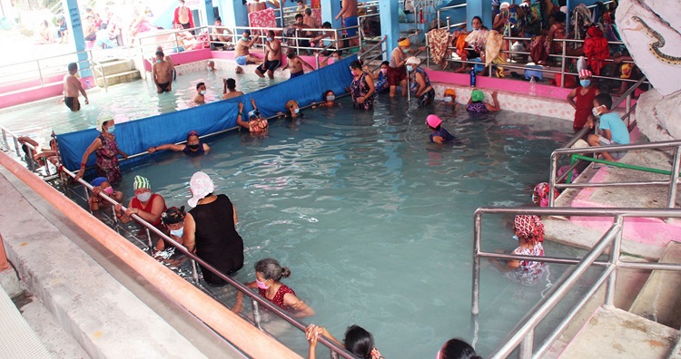 तातोपानी कुण्डमा दैनिक तीन सयभन्दा बढी बिरामी उपचारमा