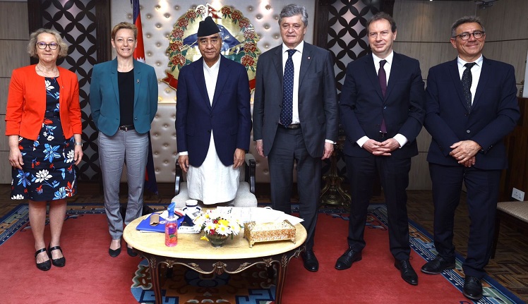 प्रधानमन्त्री देउवासँग फ्रान्सेली प्रतिनिधिमण्डलको भेट