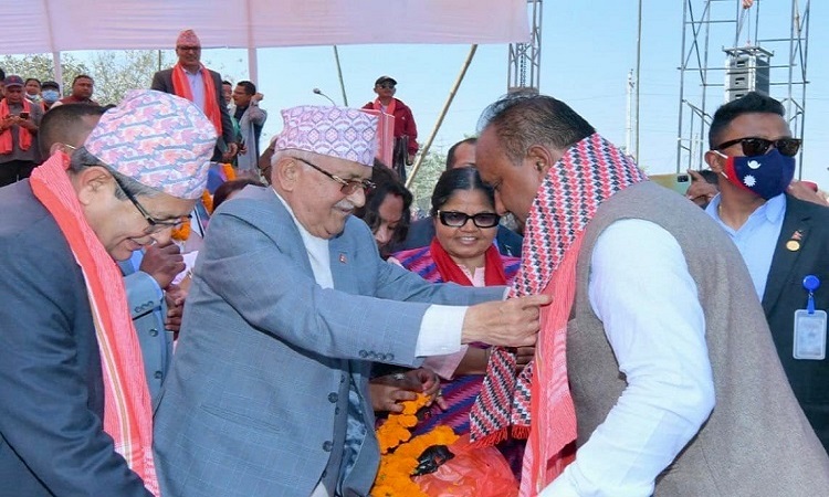 माओवादी छाडेर रंगेलीका प्रमुख र उपप्रमुखले गरे एमाले प्रवेश