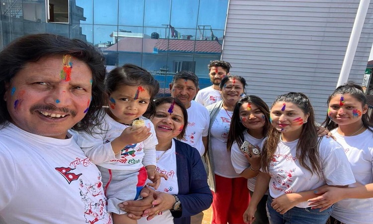 कलाकारहरूको होली (तस्बिरमा)