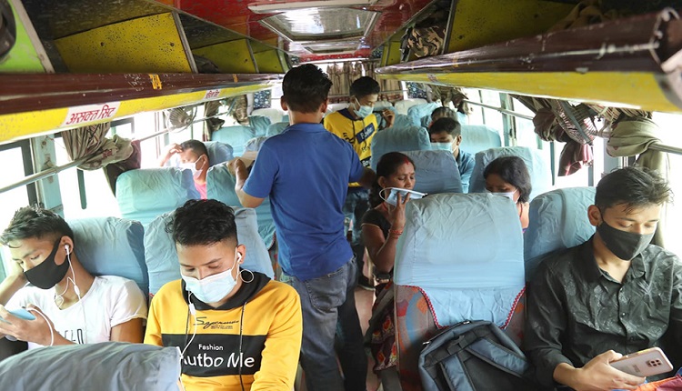 इन्धनमा चरम मुल्यवृद्धि, यातायात व्यवसायीले बढाए बस भाडा