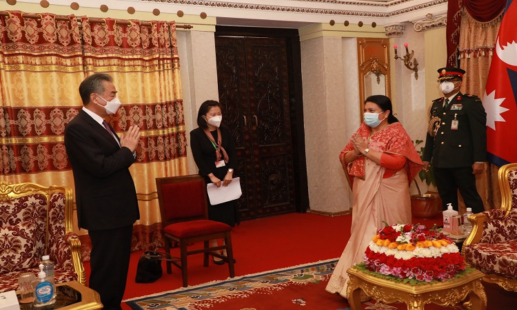 राष्ट्रपति भण्डारी र चिनियाँ विदेशमन्त्रीबीच शिष्टचार भेट (तस्बिरहरु)