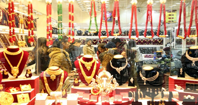 सुनको भाउ घट्यो, कति पुग्यो तोलाको ?