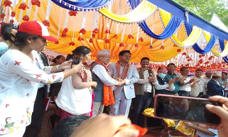 एमालेबाट निर्वाचित मेयर अशोक चन्द समाजवादीमा प्रवेश